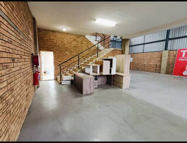 INDUSTRIAL PROPERTY TO RENT IN LANSERIA